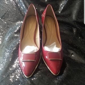 Andrew Geller Red pointy toe  pump. Size 11. 2½ inch heel.